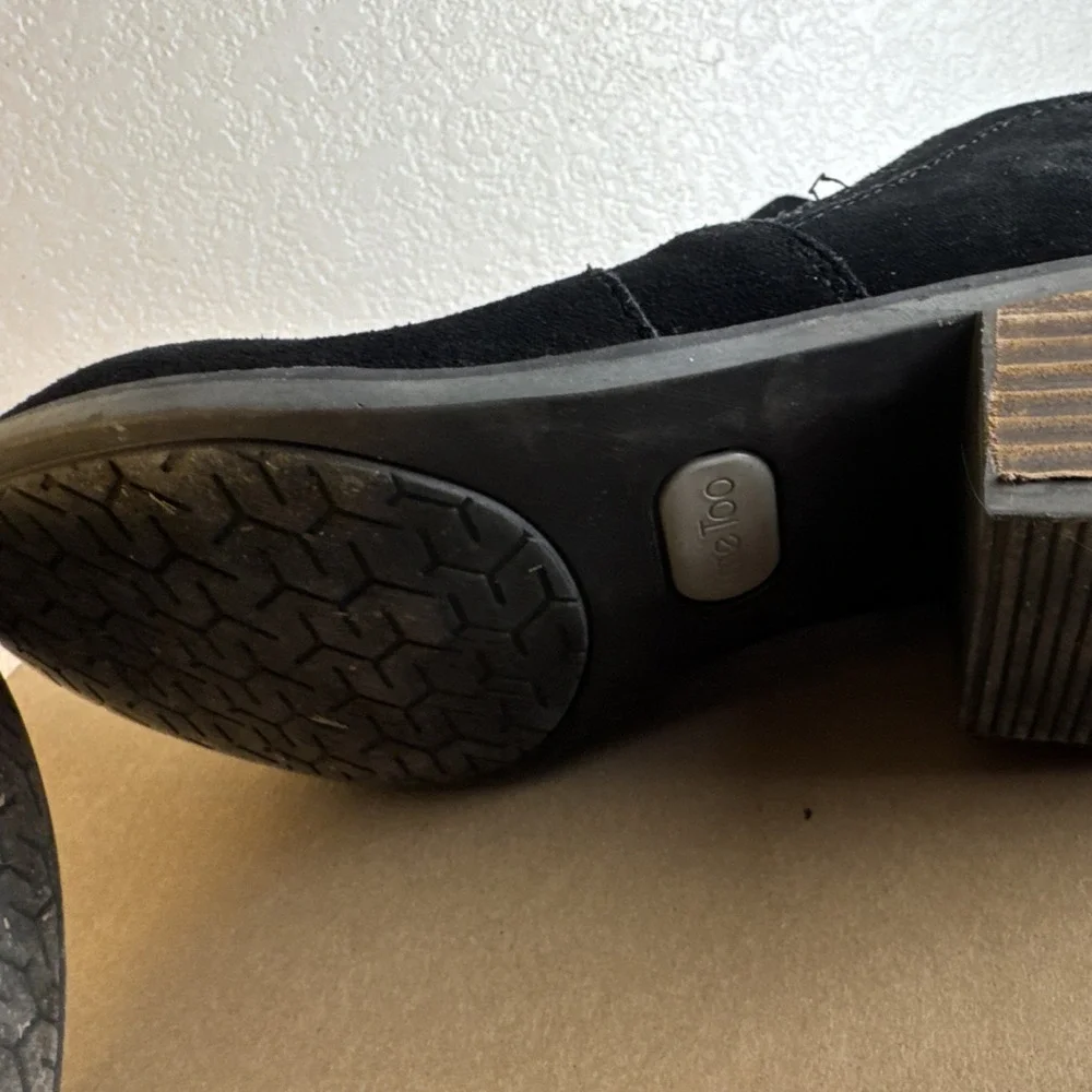 Me Too ZASPER-DSW Black Suede Ankle Bootie Women Size 10M Block Heel Almond Toe
